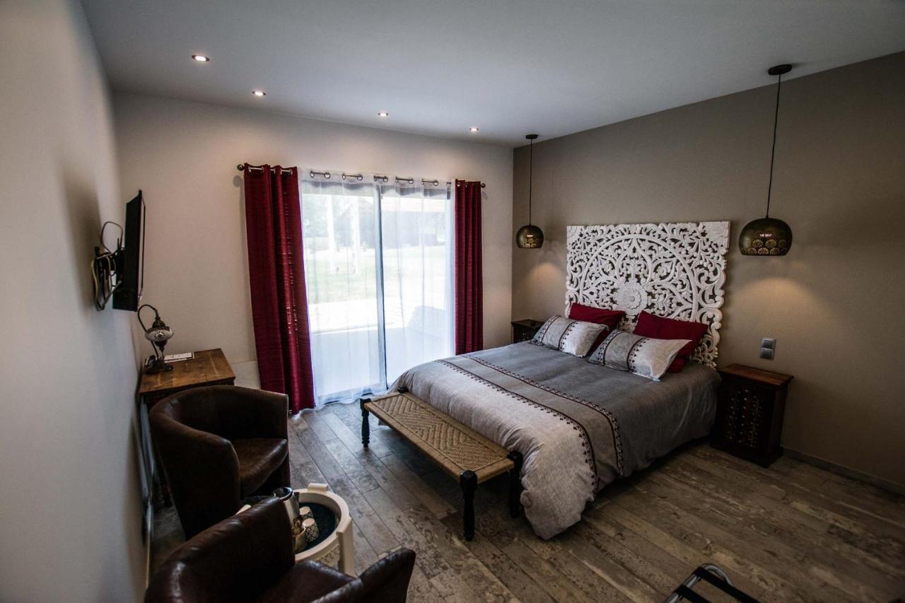 Les Cuves - Saintes Bed & Breakfast Chaniers Екстериор снимка