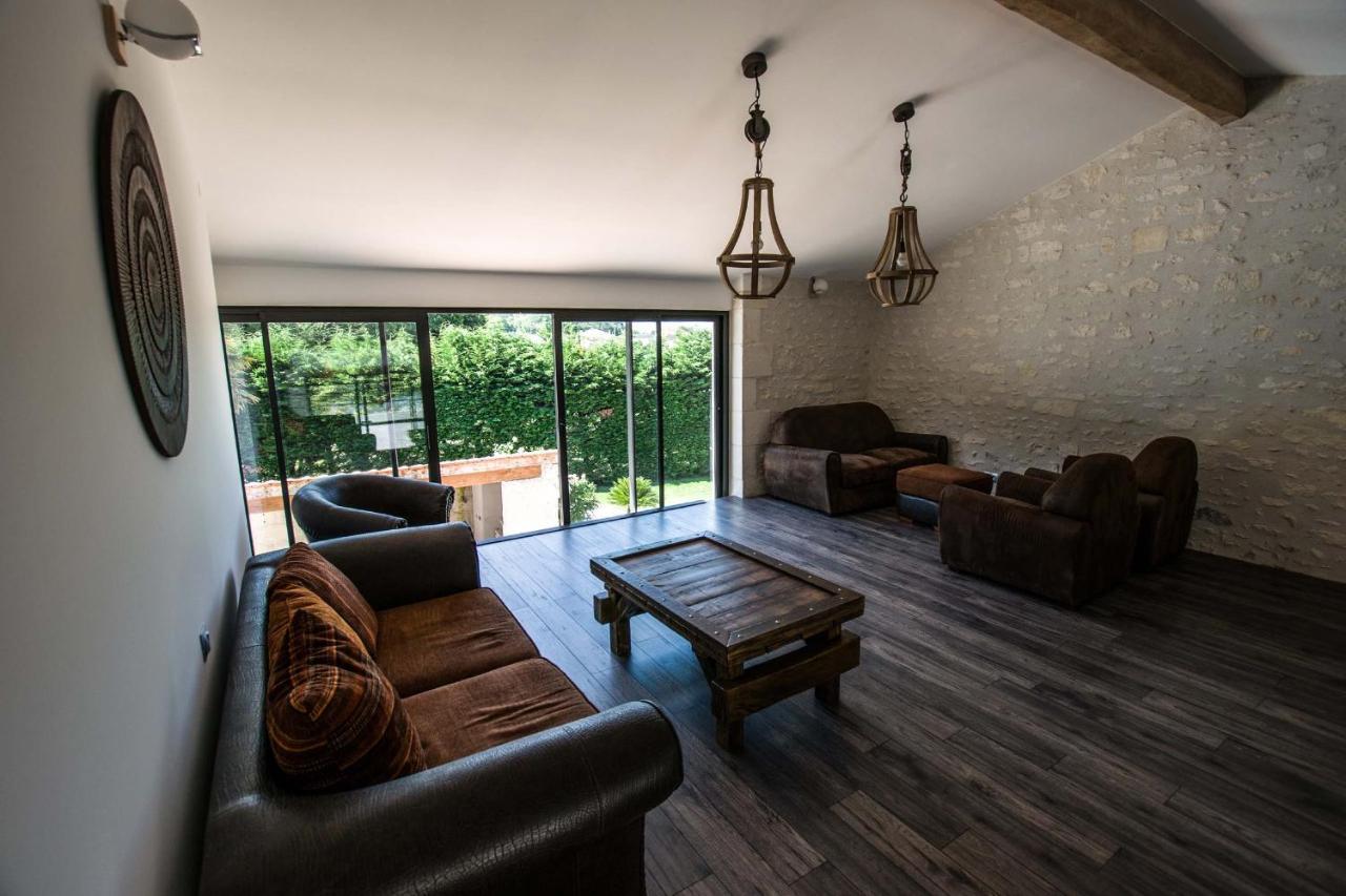 Les Cuves - Saintes Bed & Breakfast Chaniers Екстериор снимка