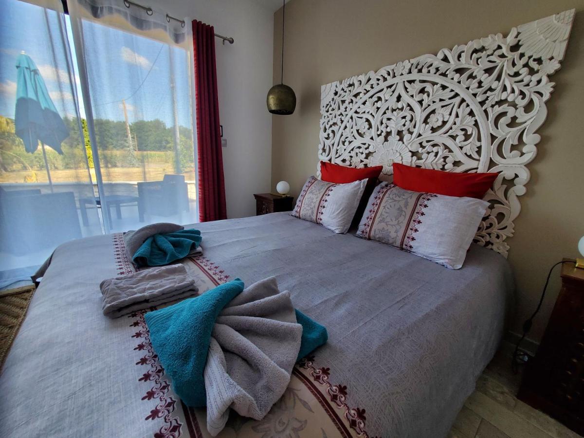 Les Cuves - Saintes Bed & Breakfast Chaniers Екстериор снимка