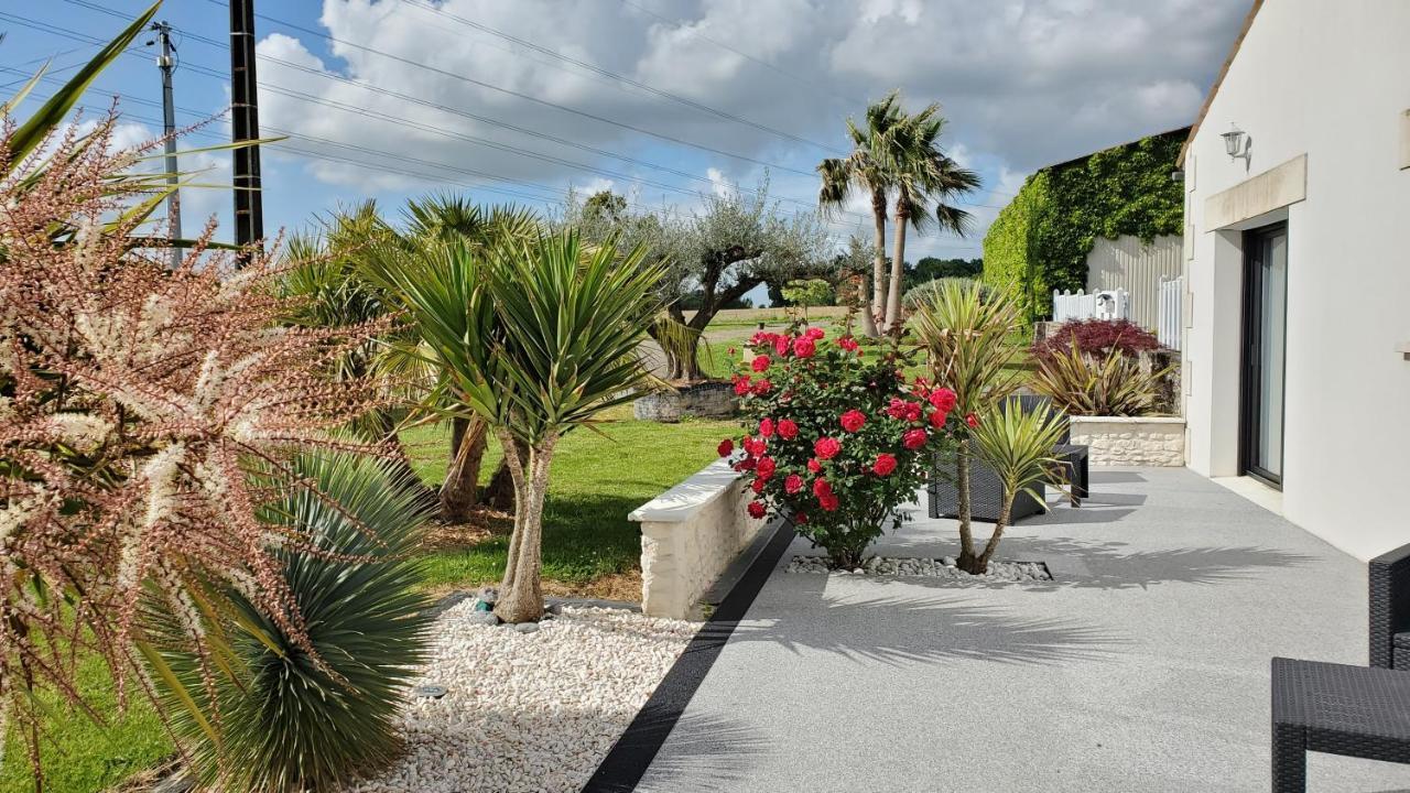 Les Cuves - Saintes Bed & Breakfast Chaniers Екстериор снимка