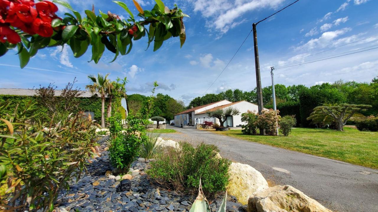 Les Cuves - Saintes Bed & Breakfast Chaniers Екстериор снимка