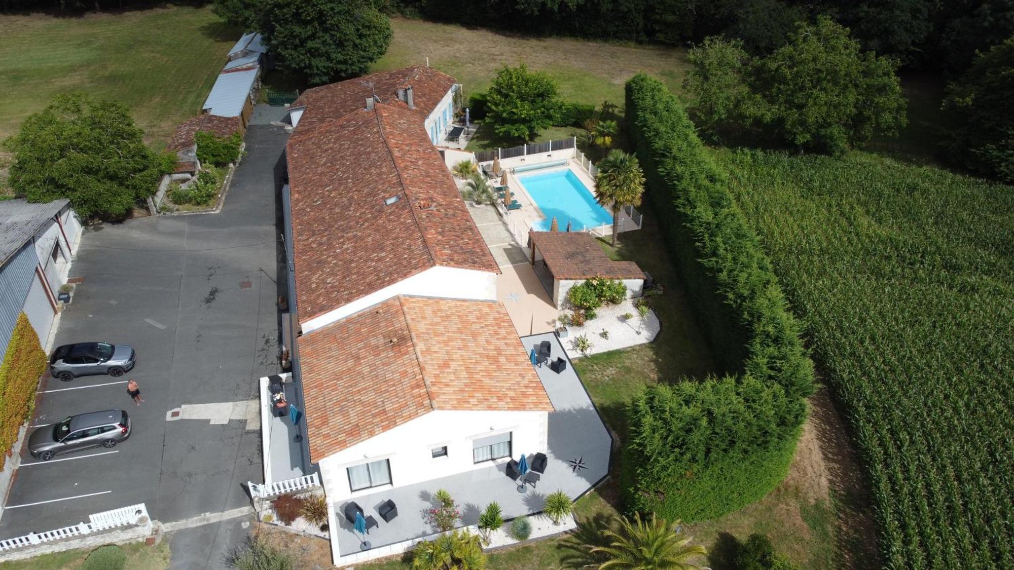 Les Cuves - Saintes Bed & Breakfast Chaniers Екстериор снимка