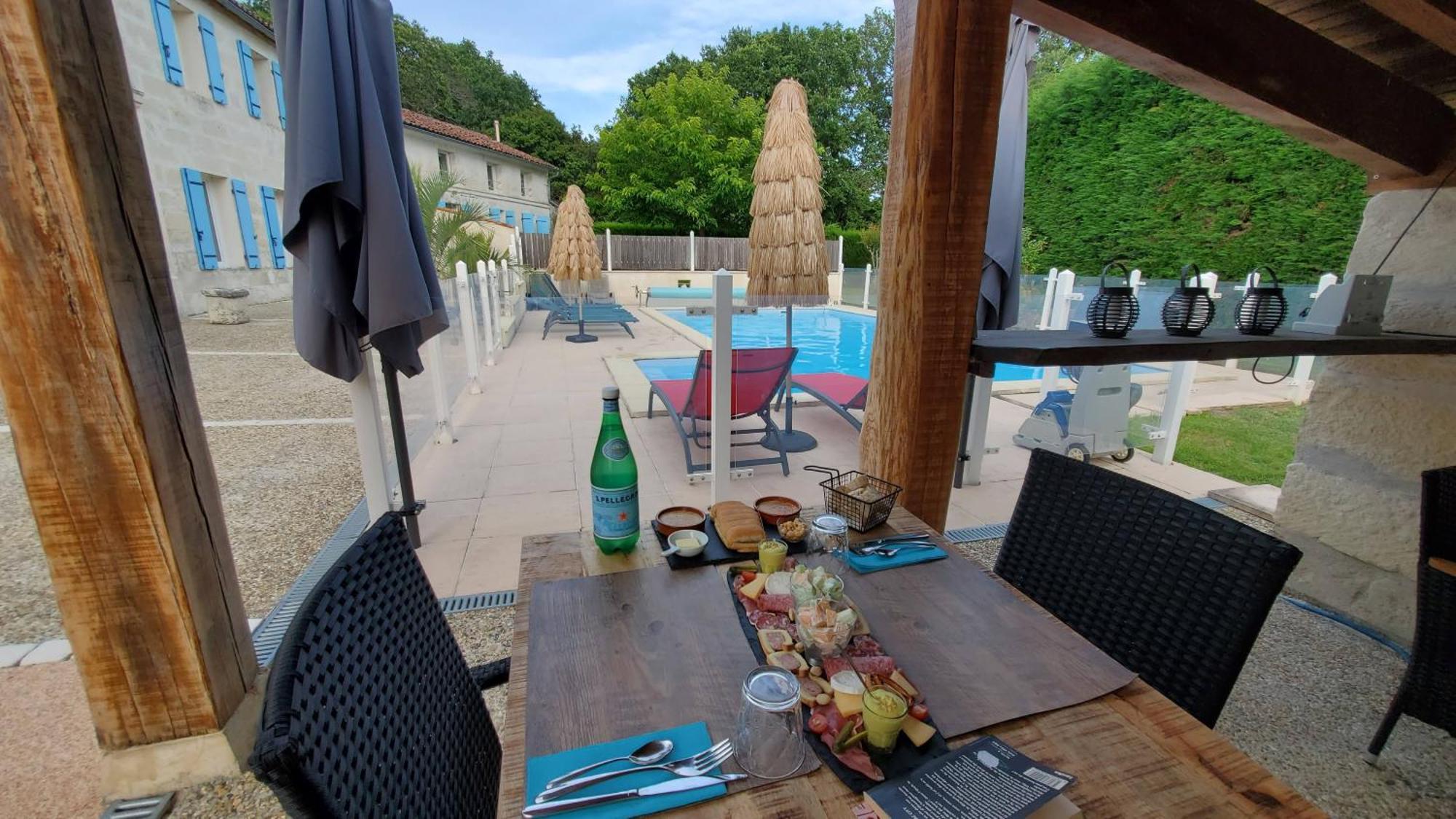 Les Cuves - Saintes Bed & Breakfast Chaniers Екстериор снимка